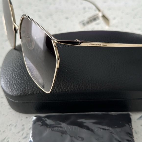 NWT Alexander McQueen Sunglasses All inclusive Beautiful SHADES - Picture 5 of 9